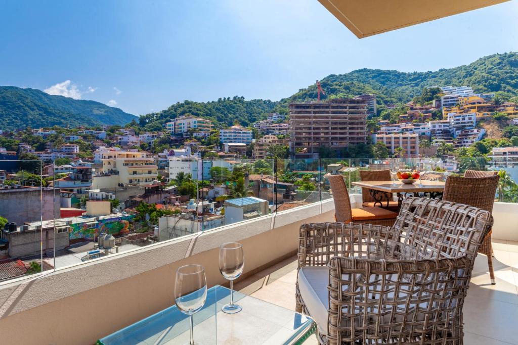 Zenith 601, Zona Romantica, 2 Balconies with Incredible Views, Rooftop Pool - 3