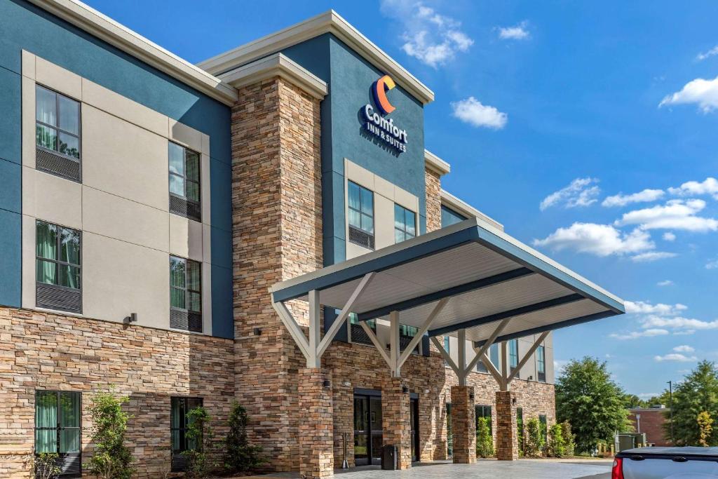 Comfort Inn & Suites photo