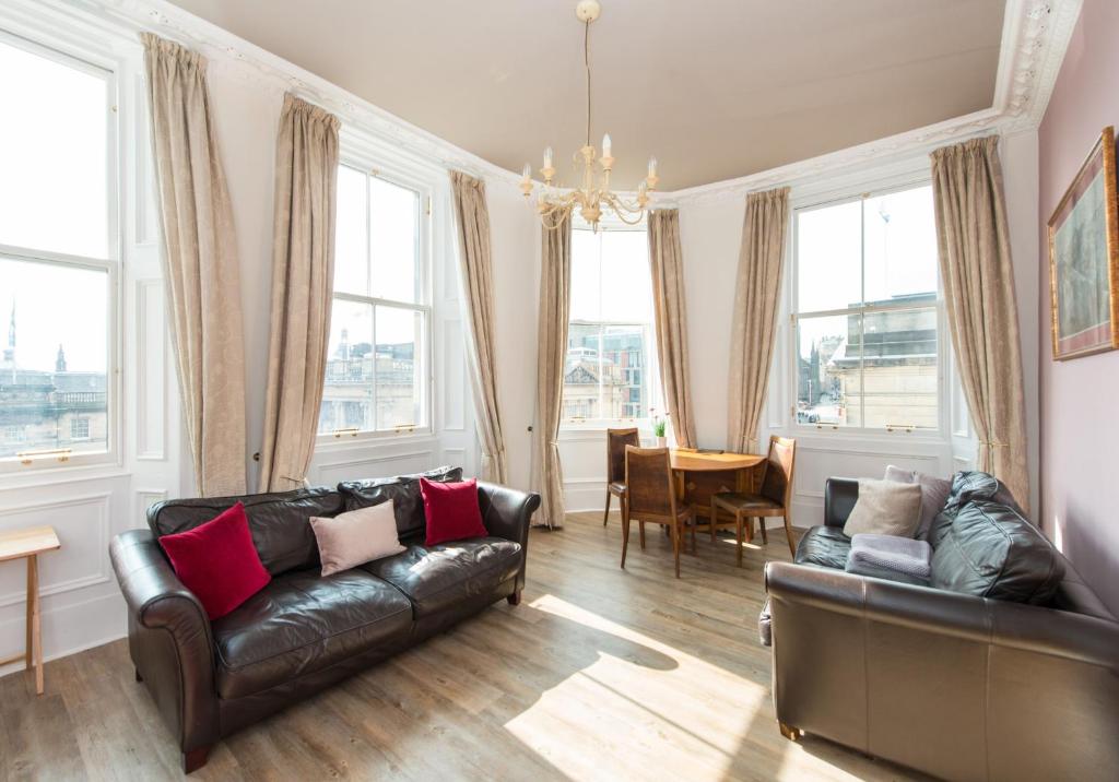 One-Bedroom Apartment, St Giles Royal Mile in Edinburgh