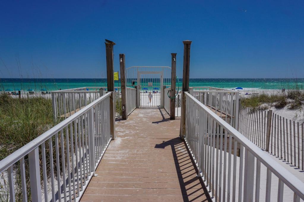 Destin Towers - MIDDLE UNIT ON THE BEACH! photo