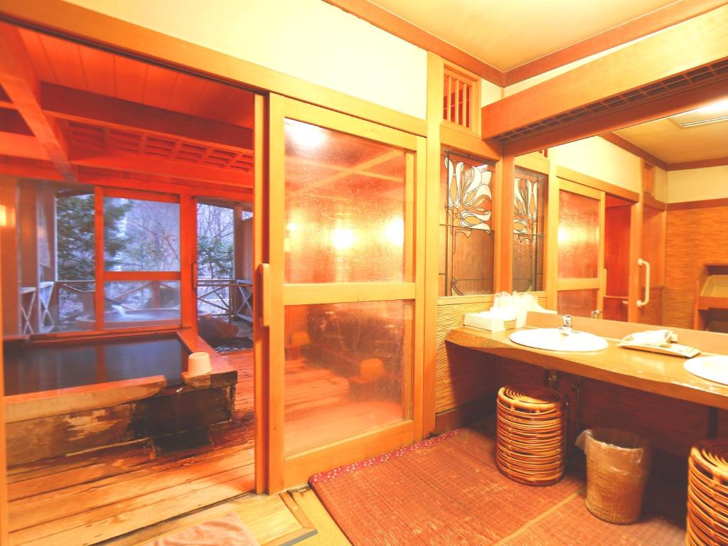 Hot spring bath