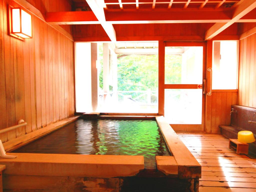 Hot spring bath