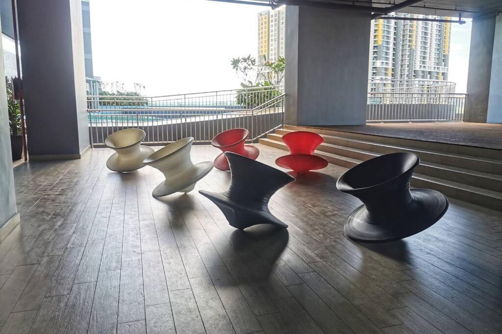 Symphony Tower Studio #2 with balcony photo
