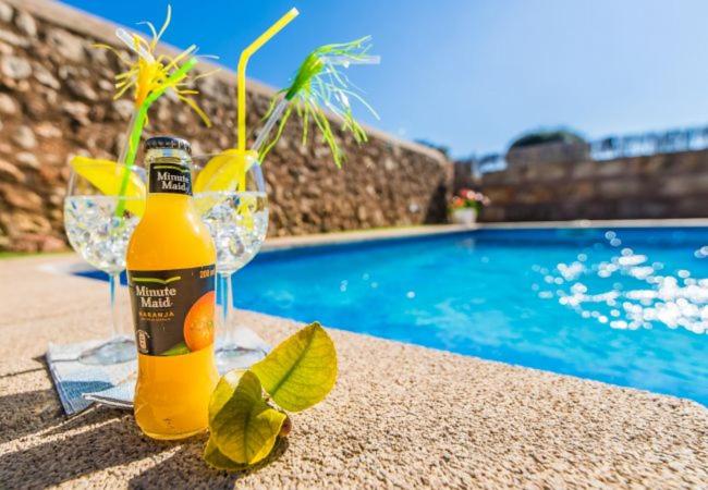 Costitx Holiday Home Sleeps 8 with Pool Air Con and WiFi
