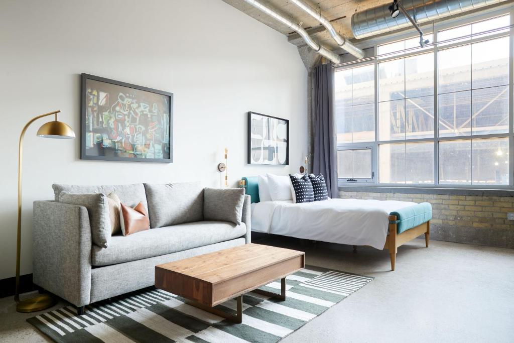 Sonder at MAX photo