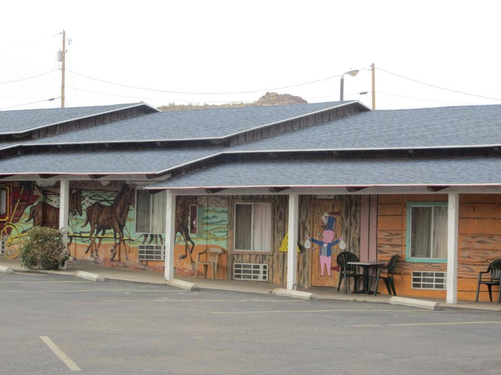 El Trovatore Motel photo