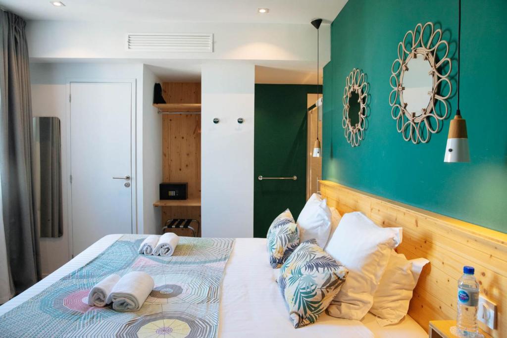 Double Room with Extra Bed - City View