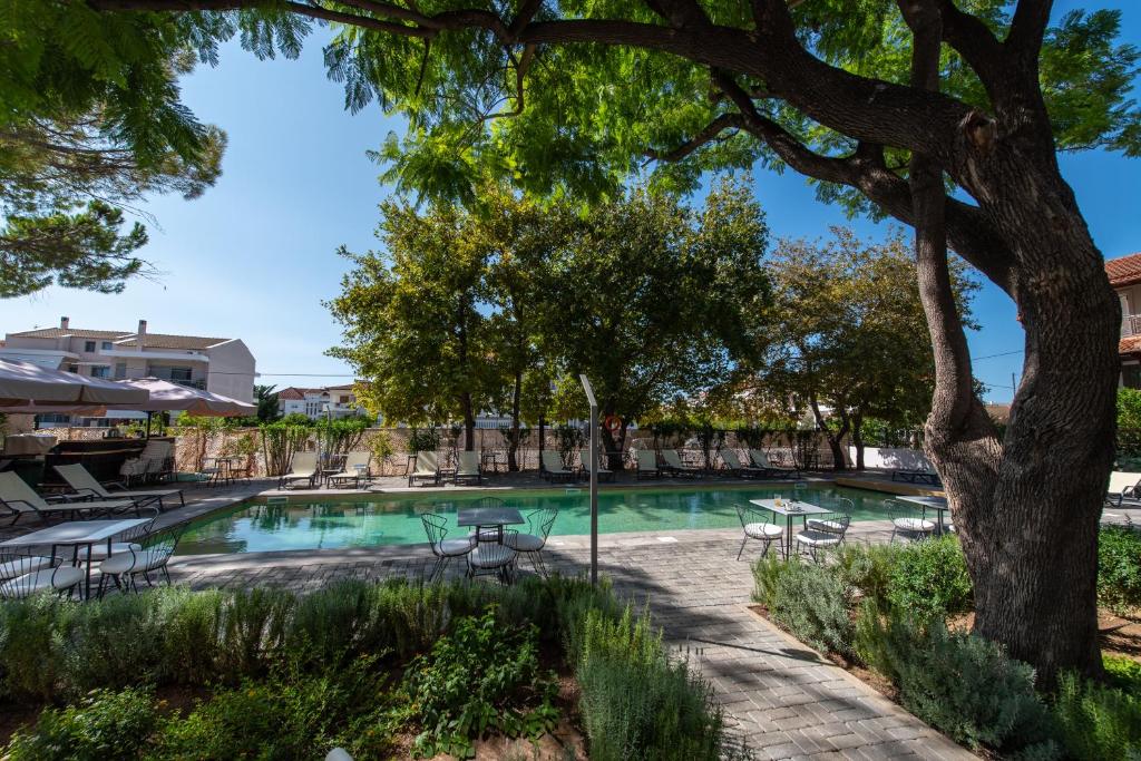 Avra Nafpliou 外観