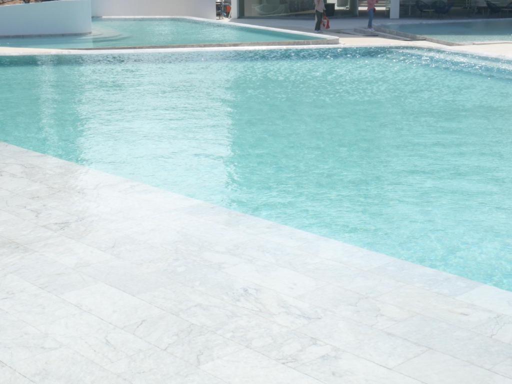 スイミングプール