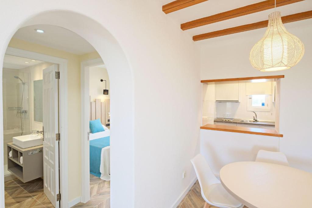 azuLine Apartamentos Can Sanso — Hotel rooms in Santa Eulalia, Balearic Islands