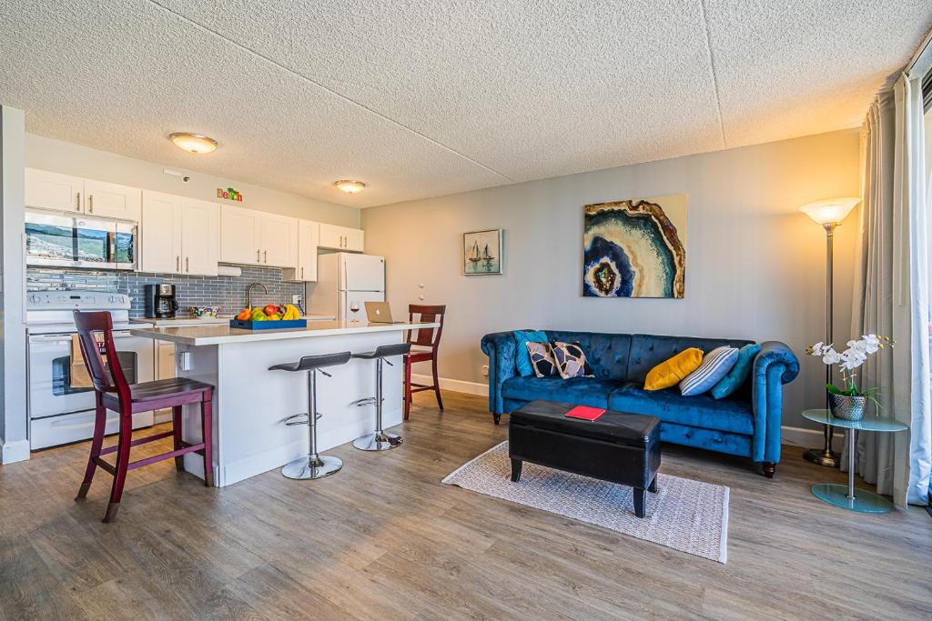 FLASH DEALS, Free Parking, WiFi, AC, Comfy Beds, and Great View, Honolulu