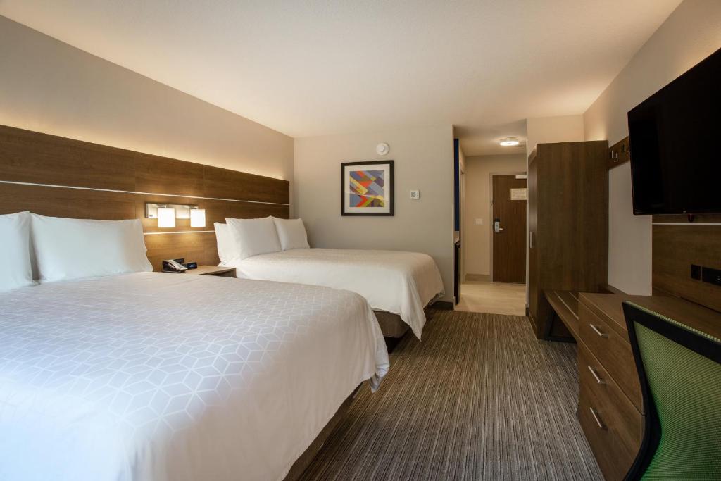 Holiday Inn Express And Suites Deland South photo