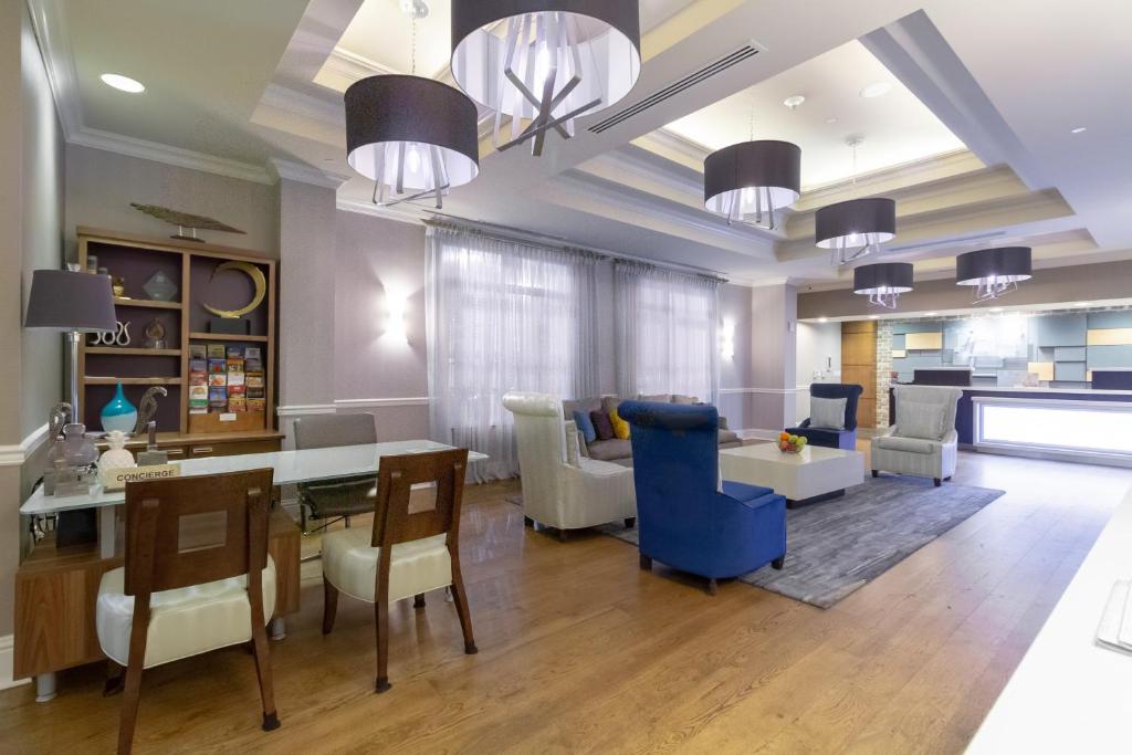 Holiday Inn Express Savannah-Historic District Photo 48