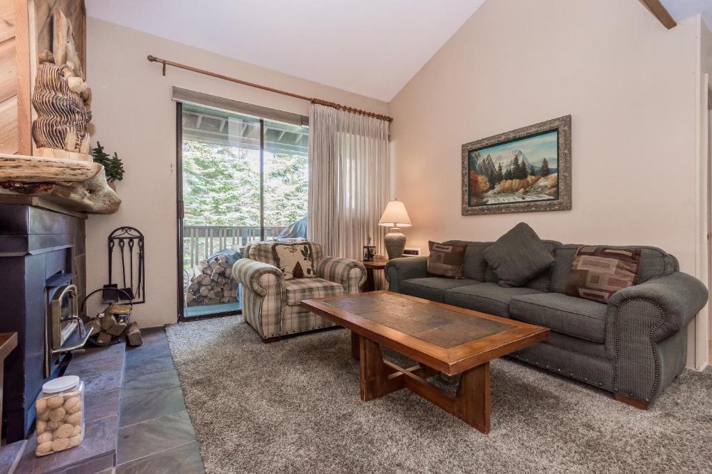 Crestview -B # 46, Mammoth Lakes