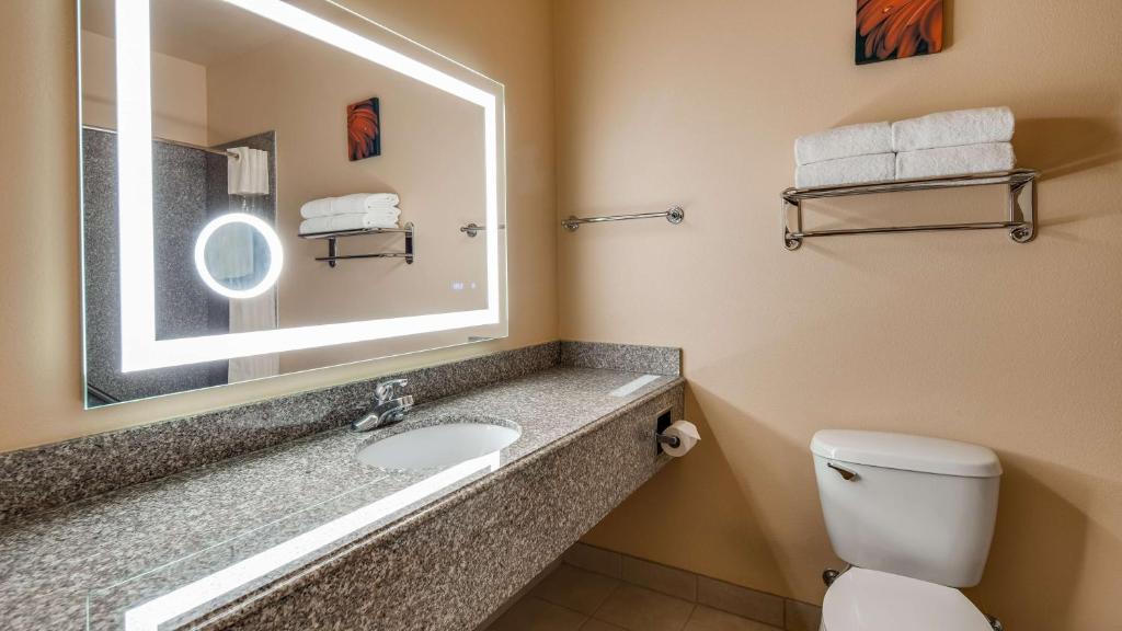 Best Western Plus Battle Ground Inn & Suites Photo 21