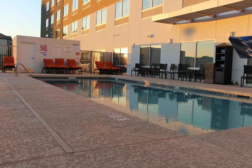 Holiday Inn Express And Suites Phoenix - Airport North photo