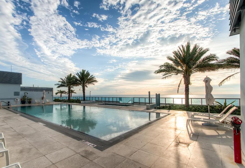 Churchill Suites Monte Carlo Miami Beach photo
