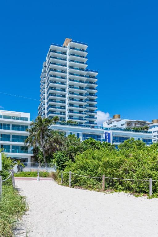 Churchill Suites Monte Carlo Miami Beach photo