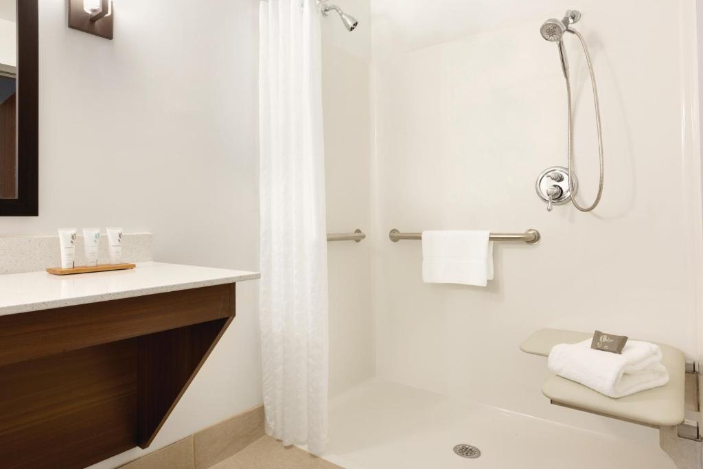 Country Inn & Suites by Radisson, Greensboro, NC photo