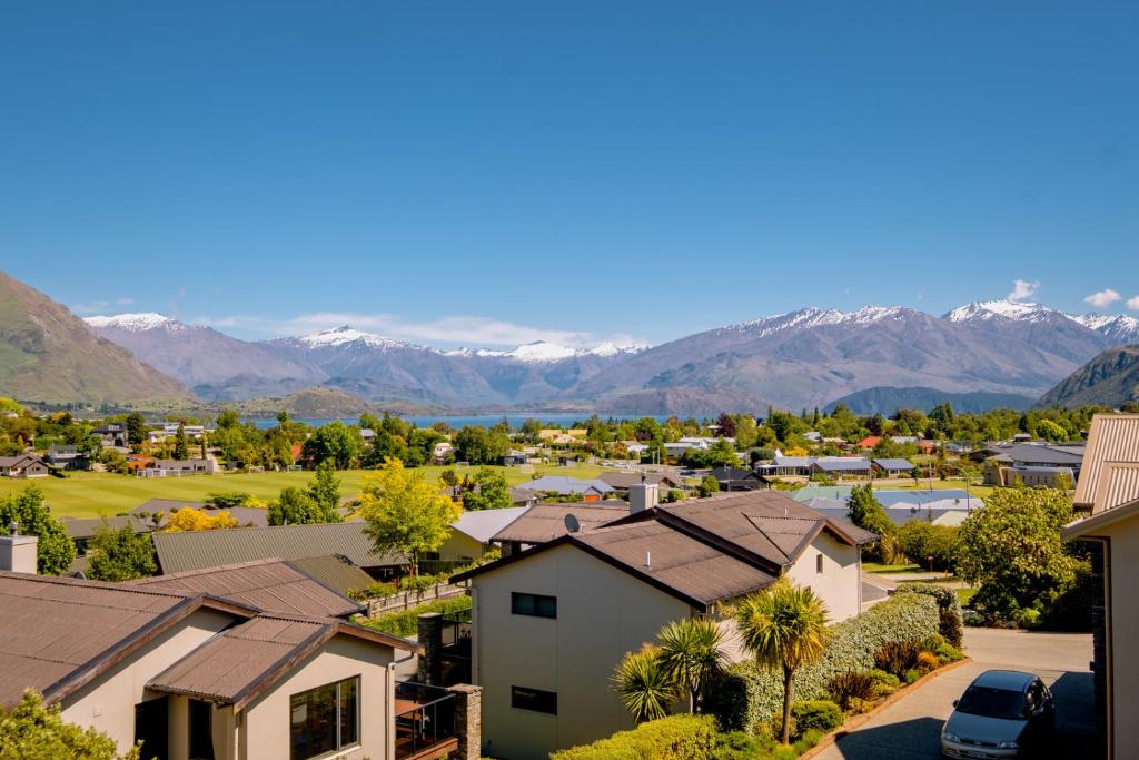 Kings View - Wanaka Holiday Home, Wanaka