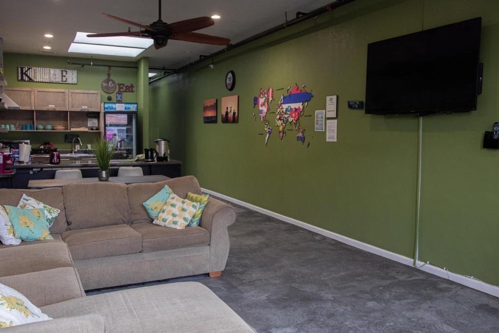 jaettu olohuone/TV alue