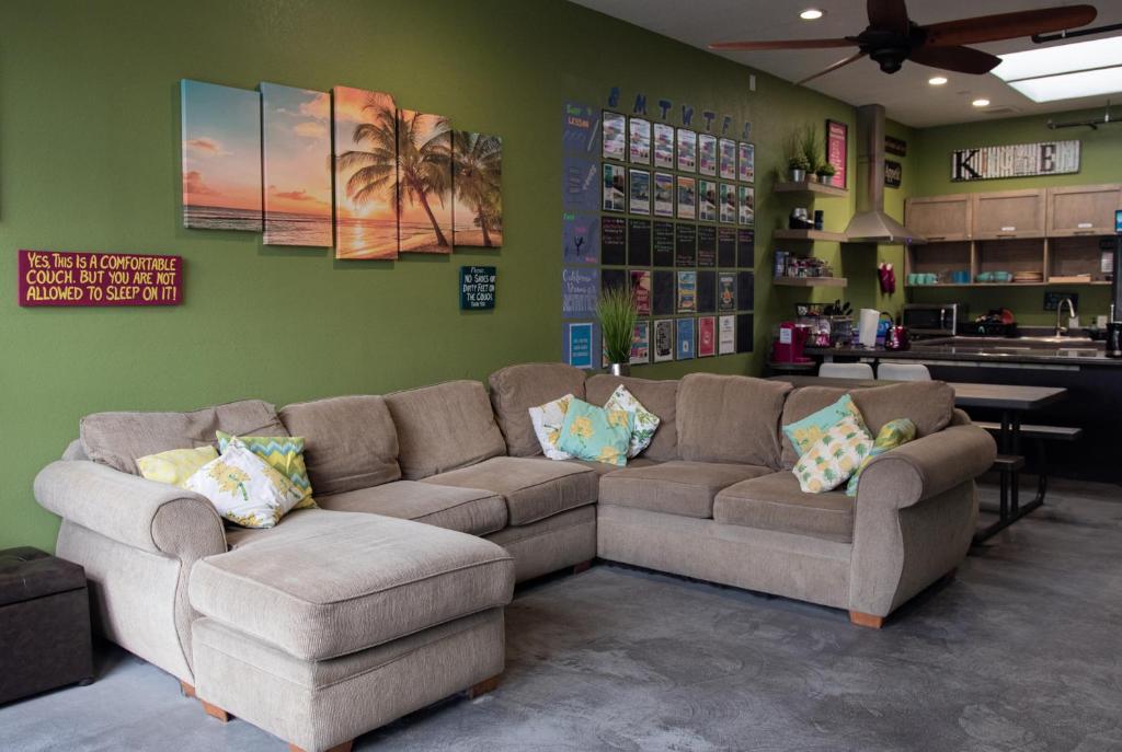 jaettu olohuone/TV alue