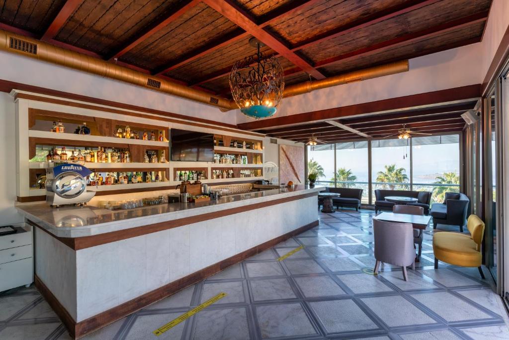 Bar/ Salón