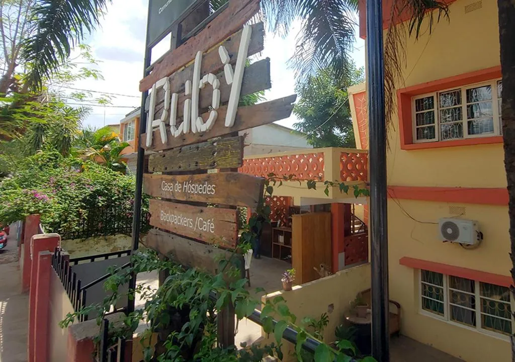 Ruby - Casa de Hospedes - Backpackers, hotel in Nampula
