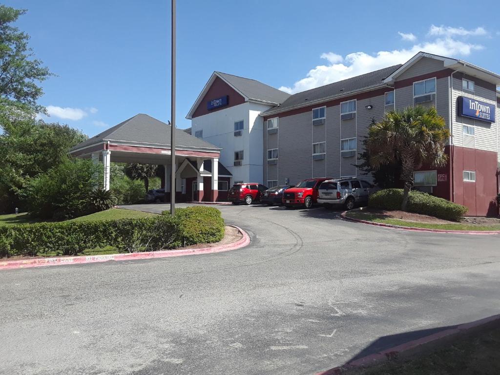InTown Suites Extended Stay Houston TX - IAH Airport photo