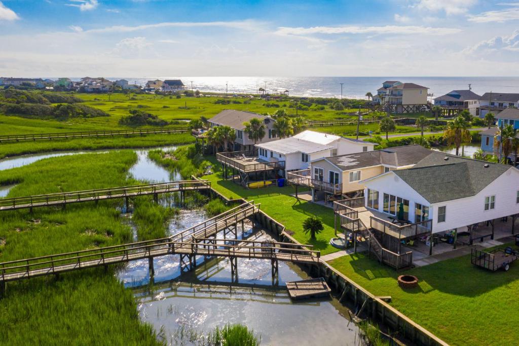 1512 Forest Ave - Deep Water Dock - Endless Sunsets, Folly Beach