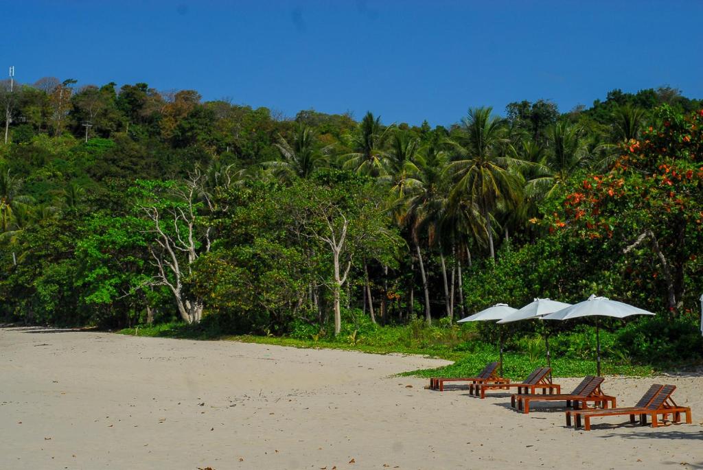 Beach, La Laanta Hideaway Resort in Koh Lanta