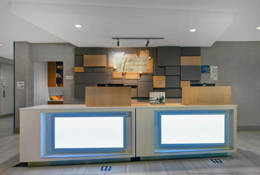 Holiday Inn Express Atmor photo