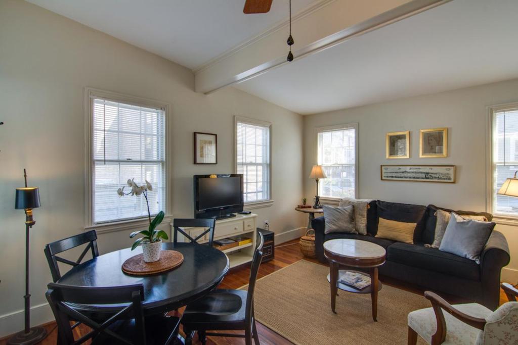 4 Bee St, Charleston