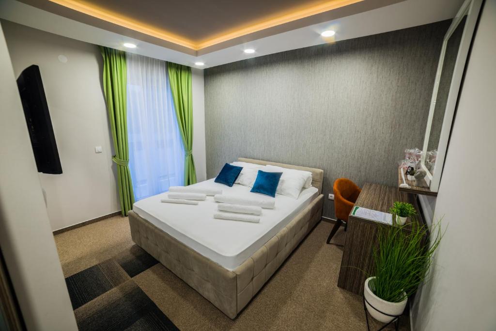 Hotel River photo