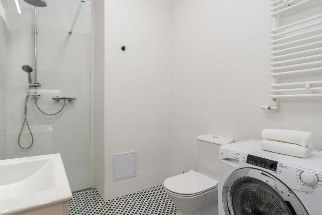 Deluxe MTP Apartments Matejki by Renters photo