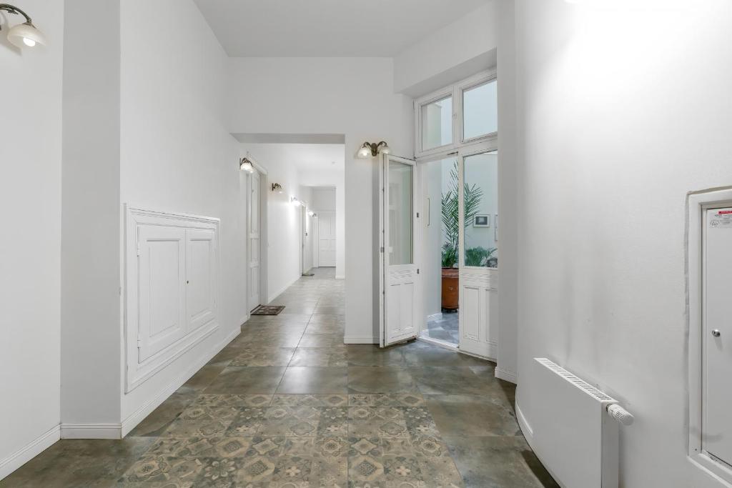 Deluxe MTP Apartments Matejki by Renters photo