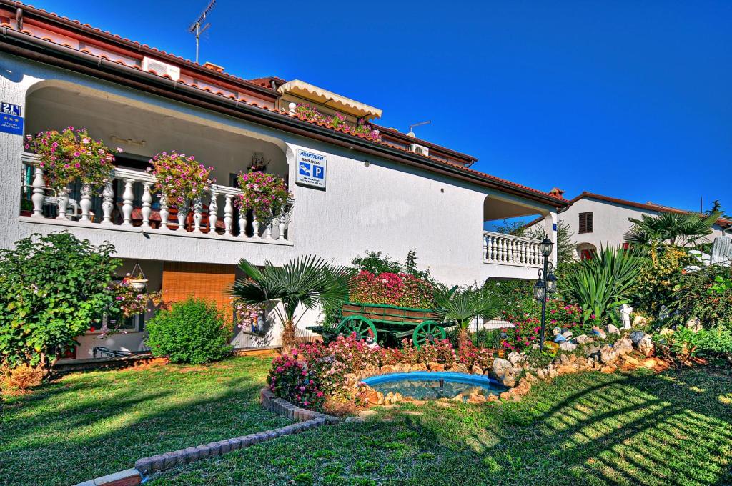 House Lucija — Hotel in Kukci