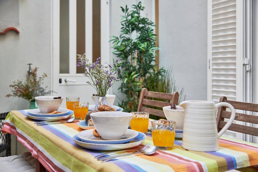 Spacious Bairro Alto Apartment With Courtyard, By TimeCooler — Hotel in Lisbon