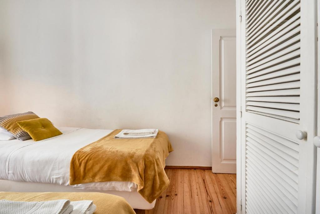 Spacious Bairro Alto Apartment With Courtyard, By TimeCooler photo