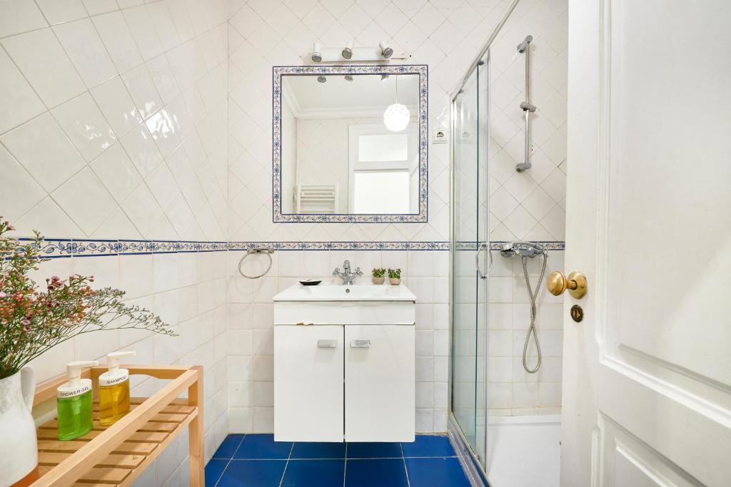 Spacious Bairro Alto Apartment With Courtyard, By TimeCooler photo