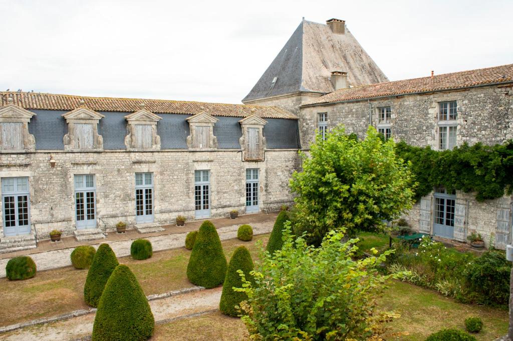 Razac-de-Saussignac Town House Sleeps 6