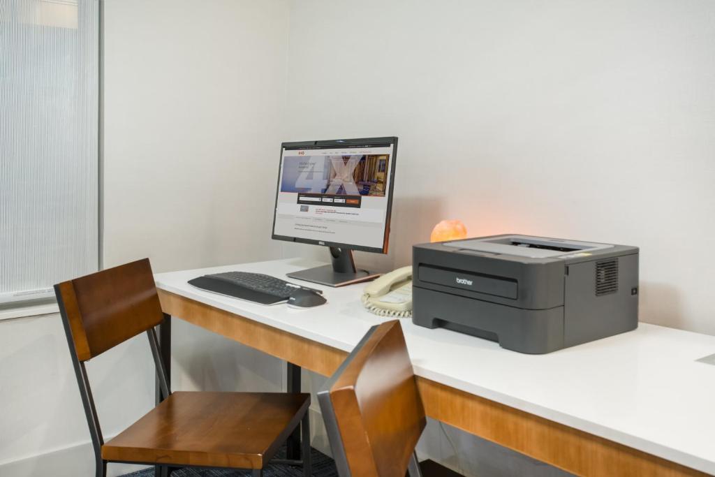 Holiday Inn Express Hotel & Suites Fort Collins Photo 38