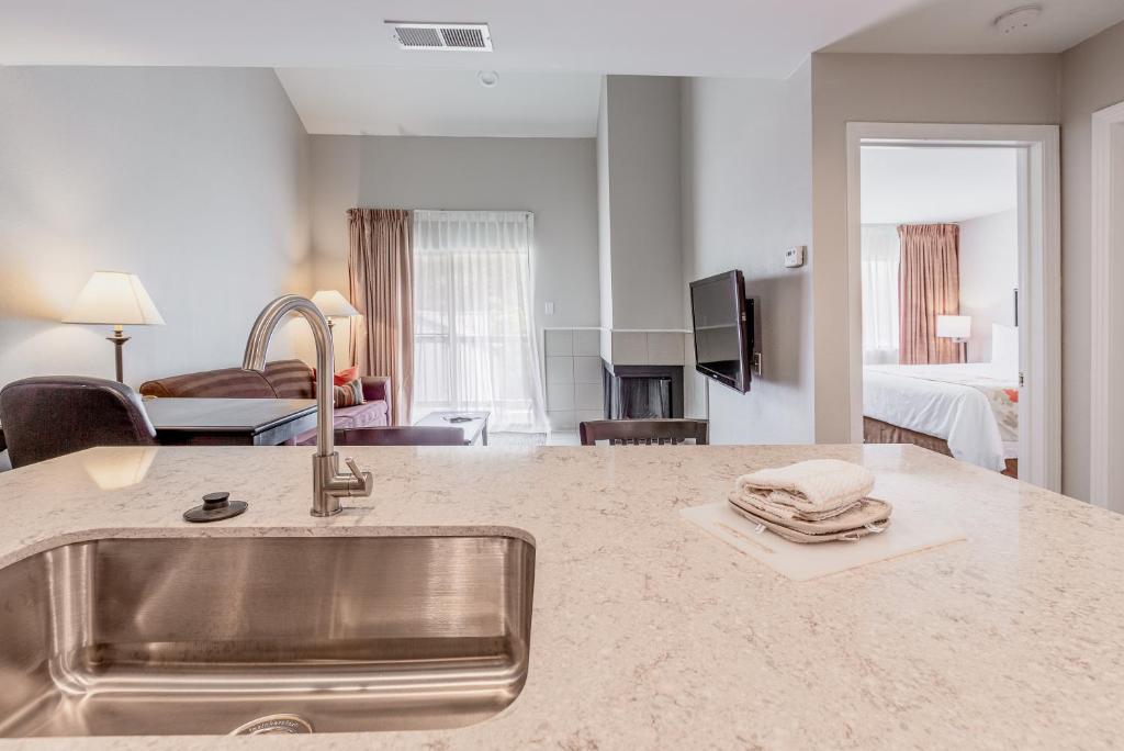 Hawthorn Suites By Wyndham Arlington/dfw South Photo 28