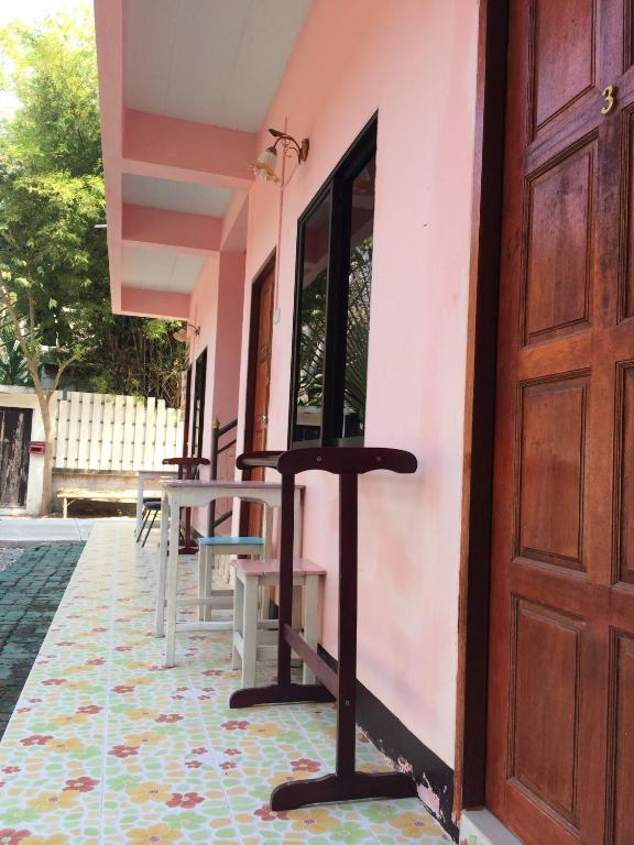 Entrance, Miss Tim House in Ko Samet