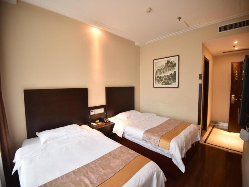 GreenTree Qinhuang Island Railway Station Business Hotel photo