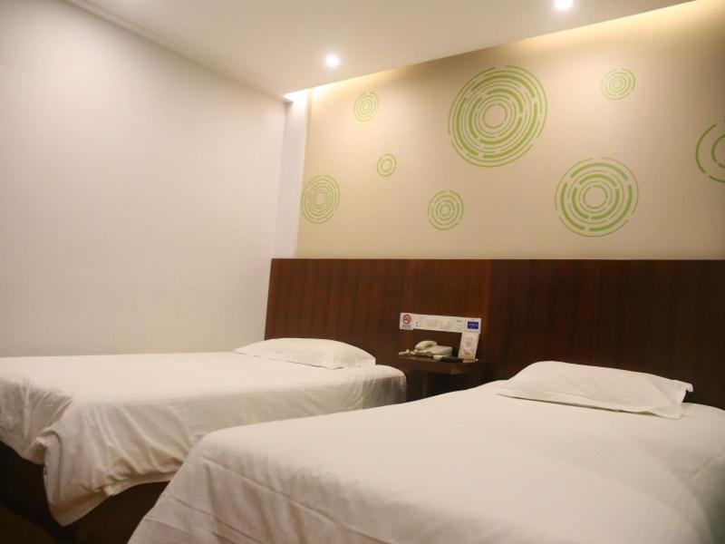 Vatica Shanghai International Tourism Resort Luoshan Road Subway Station Hotel photo