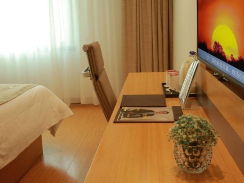 GreenTree Inn Suites HongQiao Airport Branch photo