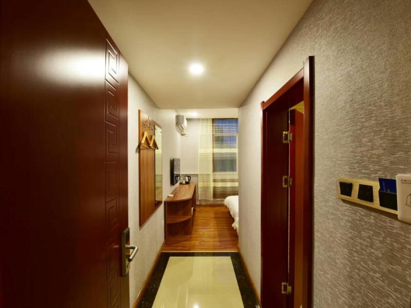 Shell Zhaozhong Ancient Street Jinzhong County Railway Station Hotel photo