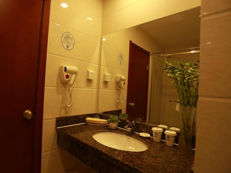GreenTree Inn Shandong Yantai Fushan District Yongda Street Express Hotel photo