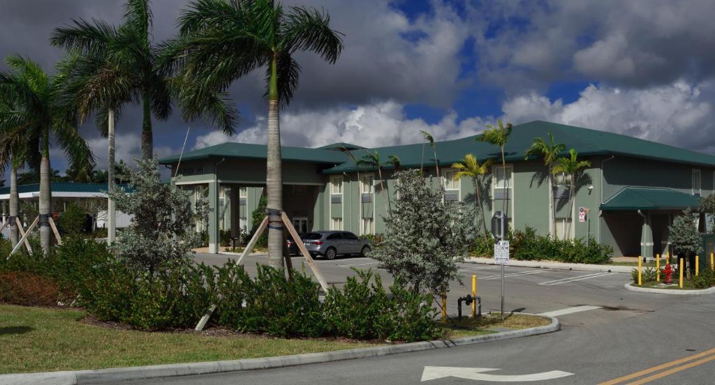 Pioneer Inn — Hotel in Wellington (FL)